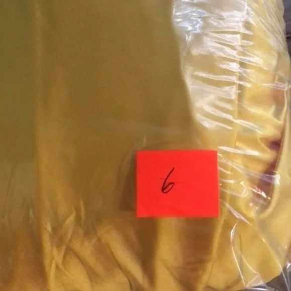 Women gold color party dress with mess at the bottom size XL - Picture 12 of 13
